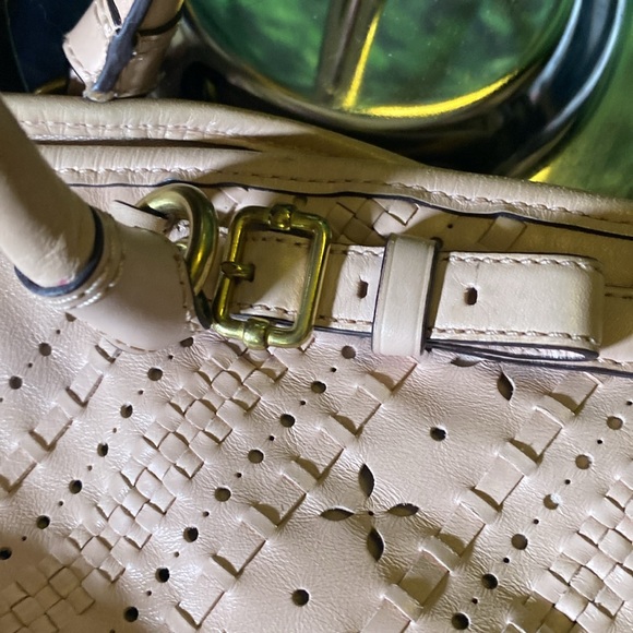 Coach blush pink shoulder bag. This bag is fire!! Pink and brass ❤️🔥 - Picture 16 of 16